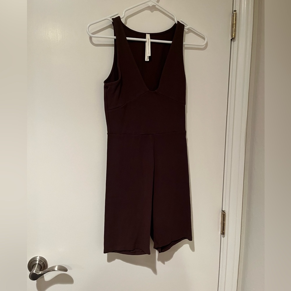 ARITZIA THE GROUP BY BABATON SOFT CONTOUR VNECK BROWN ROMPER
